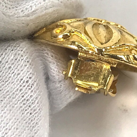 CHANEL Vintage Gold Earrings - Picture 12 of 13